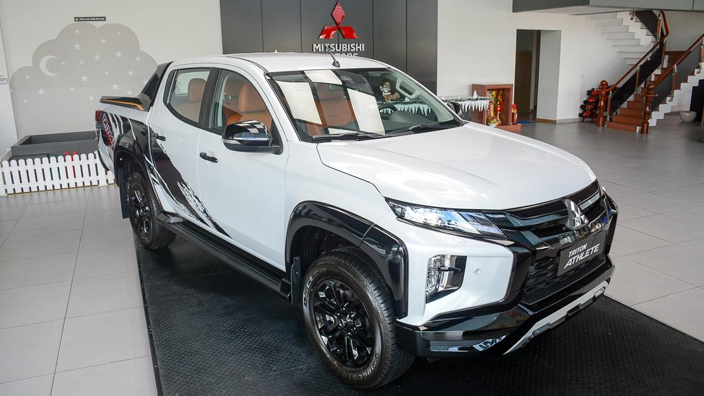 mitsubishi-triton-athlete-nang-cap-chat-choi-gia-tu-760-trieu-dong-3